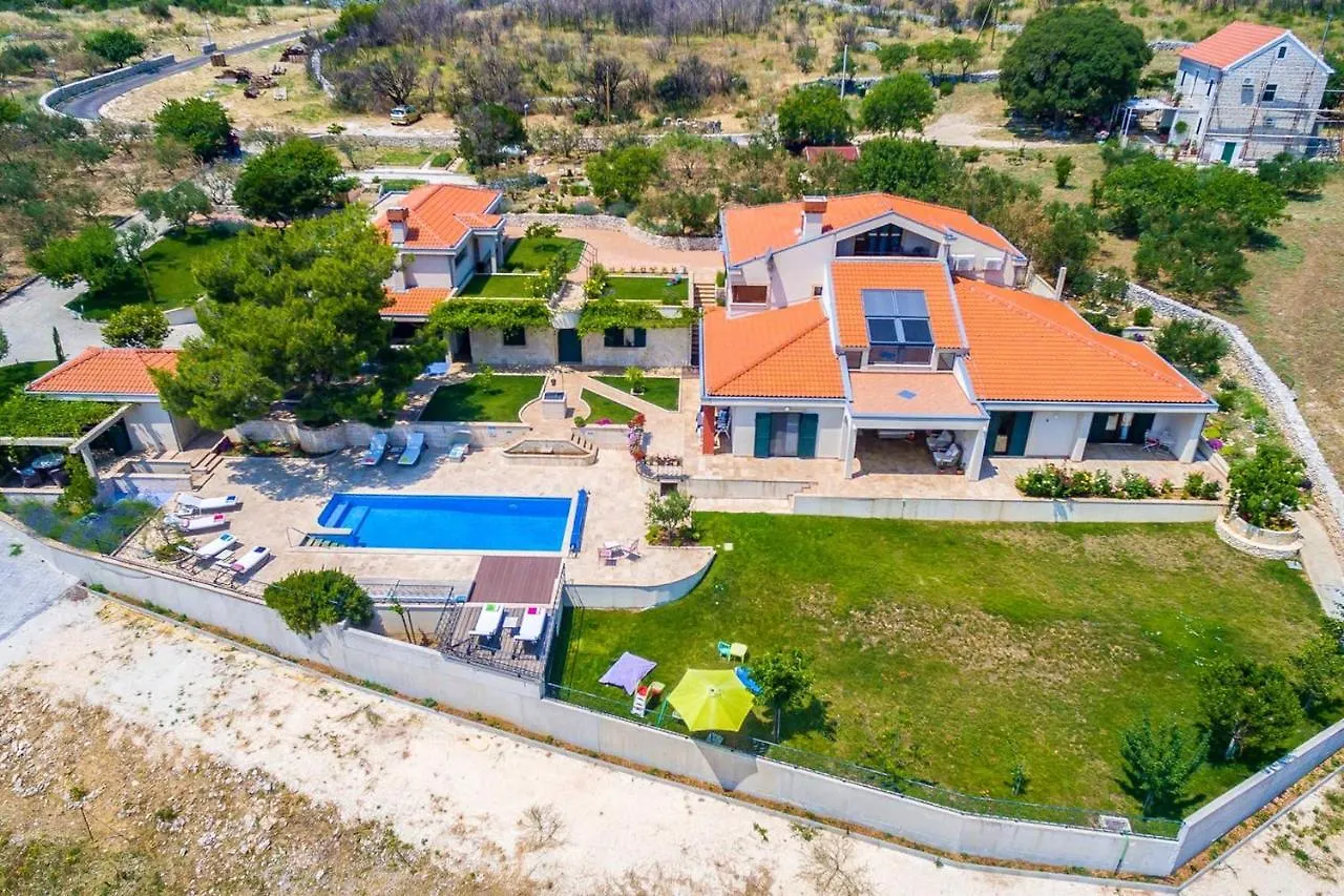 Panoramic Villa Prgomet: Sea View Retreat with Private Pool Plano 0*,