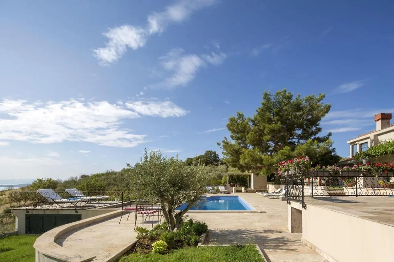 Panoramic Villa Prgomet: Sea View Retreat with Private Pool Plano Croatia