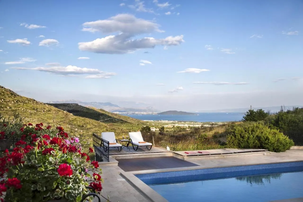 Panoramic Villa Prgomet: Sea View Retreat with Private Pool Plano 0*,